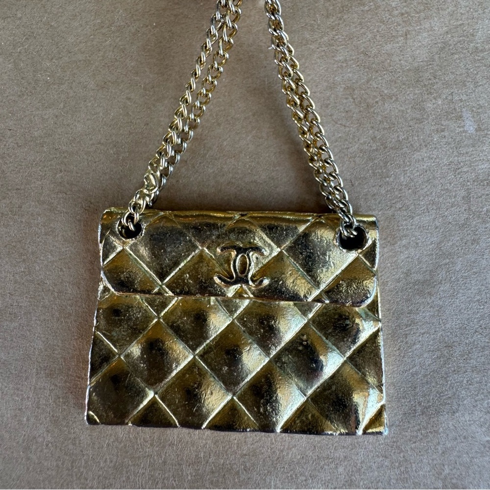 Coco Chanel Vintage Gold Metal CC Coin and Quilted Flap Bag Drop Earrings 1993 - Picture 7 of 12